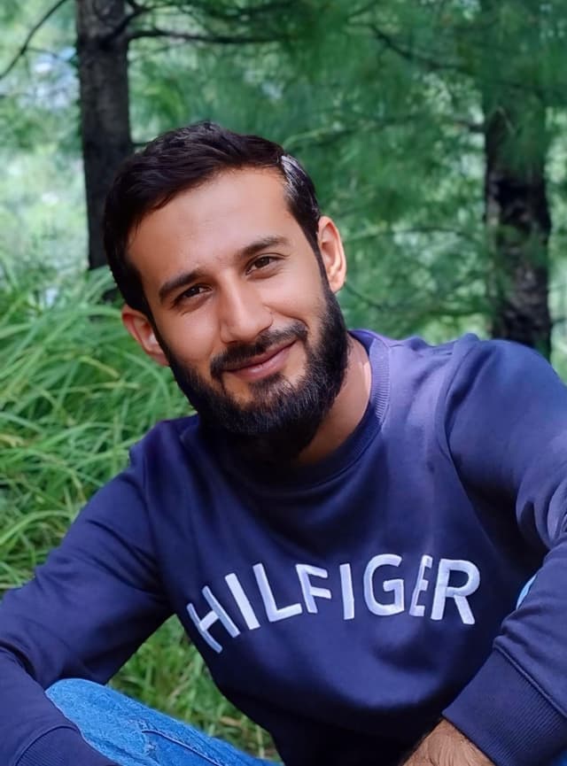 Gulfaam Khan - Associate Software Engineer